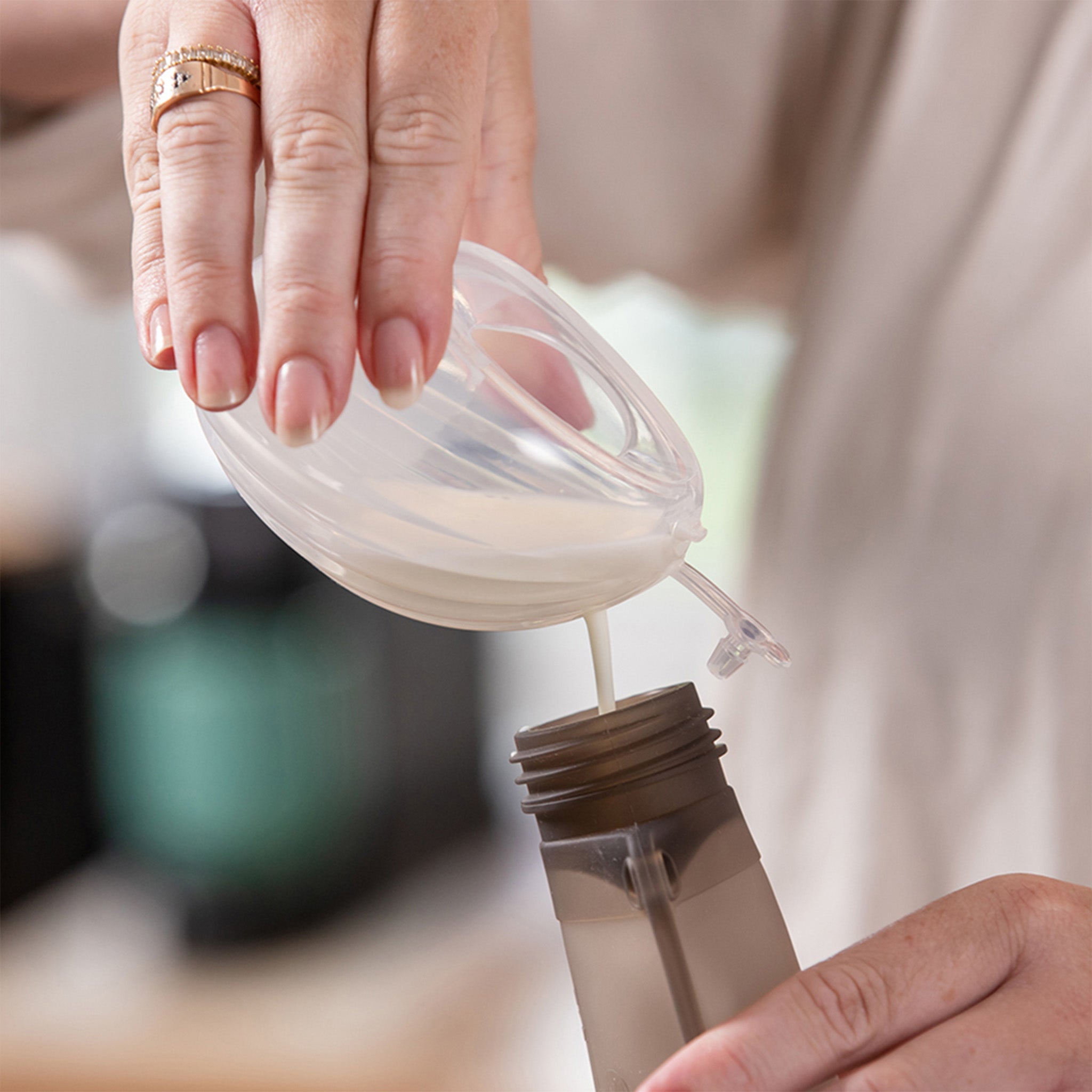 Haakaa Wearable Manual Breast Pump with Steriliser Bag