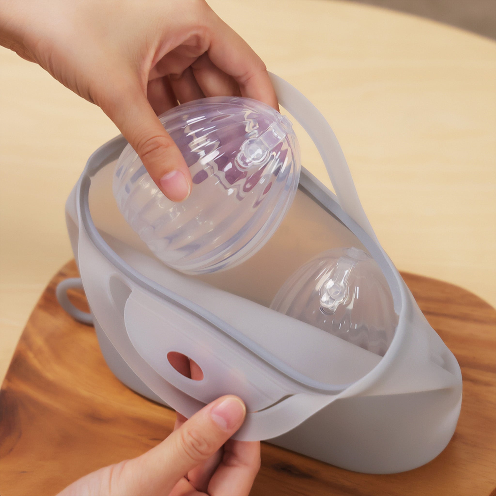 Haakaa Wearable Manual Breast Pump with Steriliser Bag